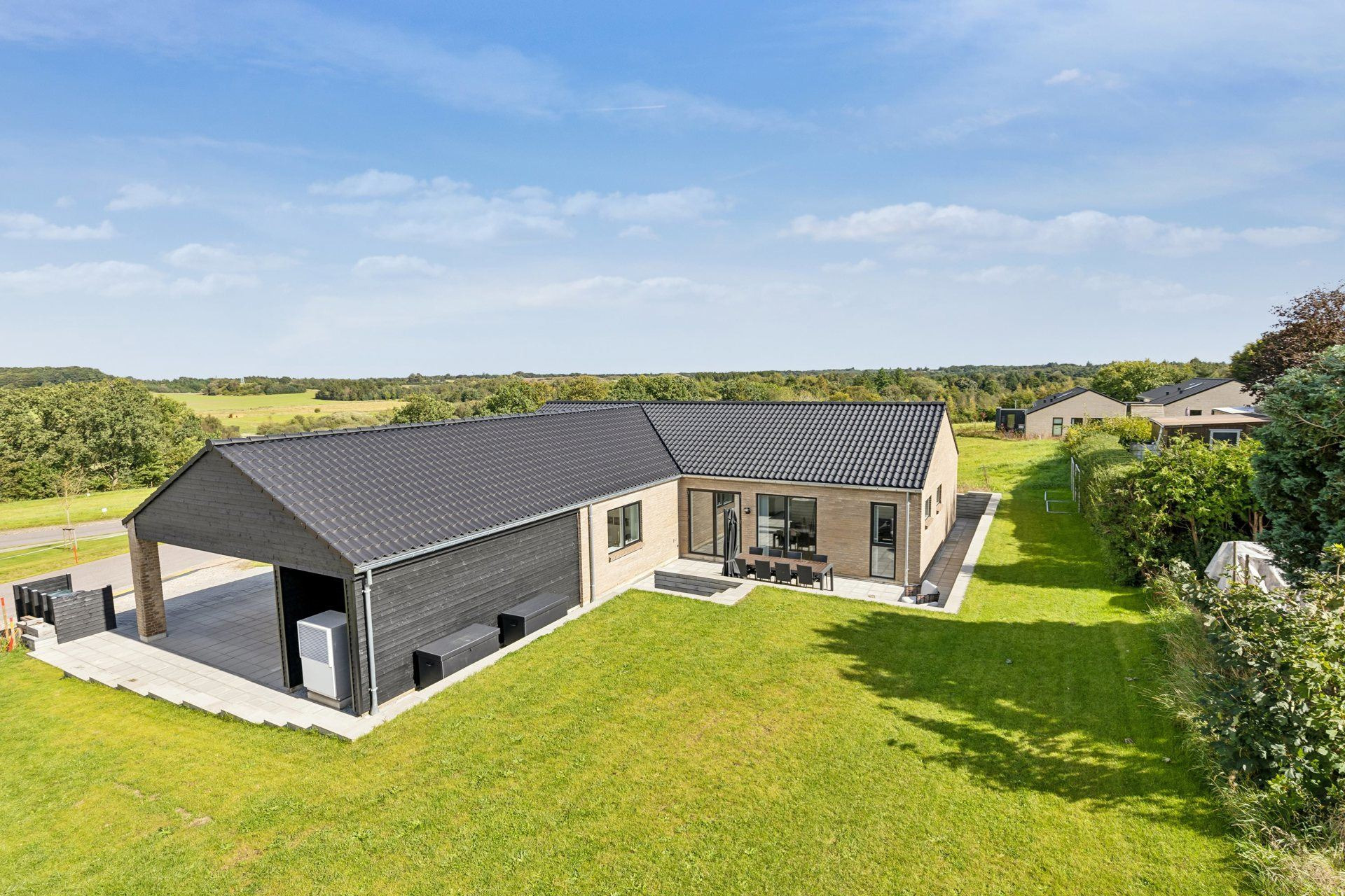 En ren boligdrøm på [m² på dyreste bolig] m² til 3,9  mio. kroner er nu komme til salg i Egtved: Se hvor de dyreste boliger til salg i Egtved er