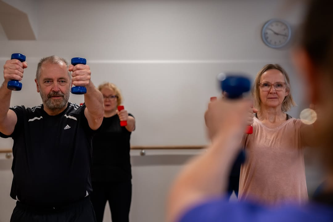 Fokus Folkeoplysning inviterer til helhedstræning og pilates for en stærk og smidig krop