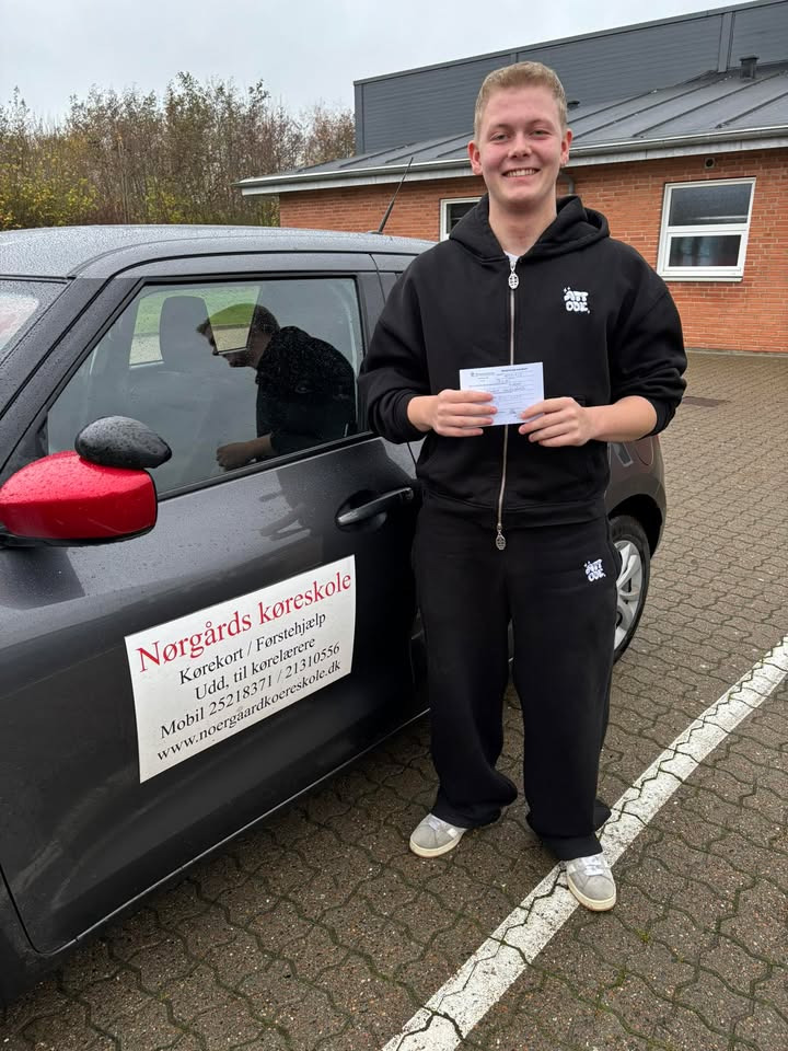 Nørgaards Køreskole fejrer endnu en elev med bestået køreprøve