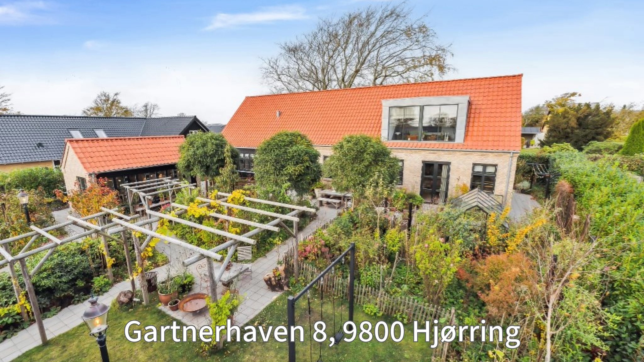 Nyhed fra Ejendomsmæglerfirmaet Thomas Risager A/S: Kvalitetsvilla fra 2020 med central beliggenhed i Hjørring til salg