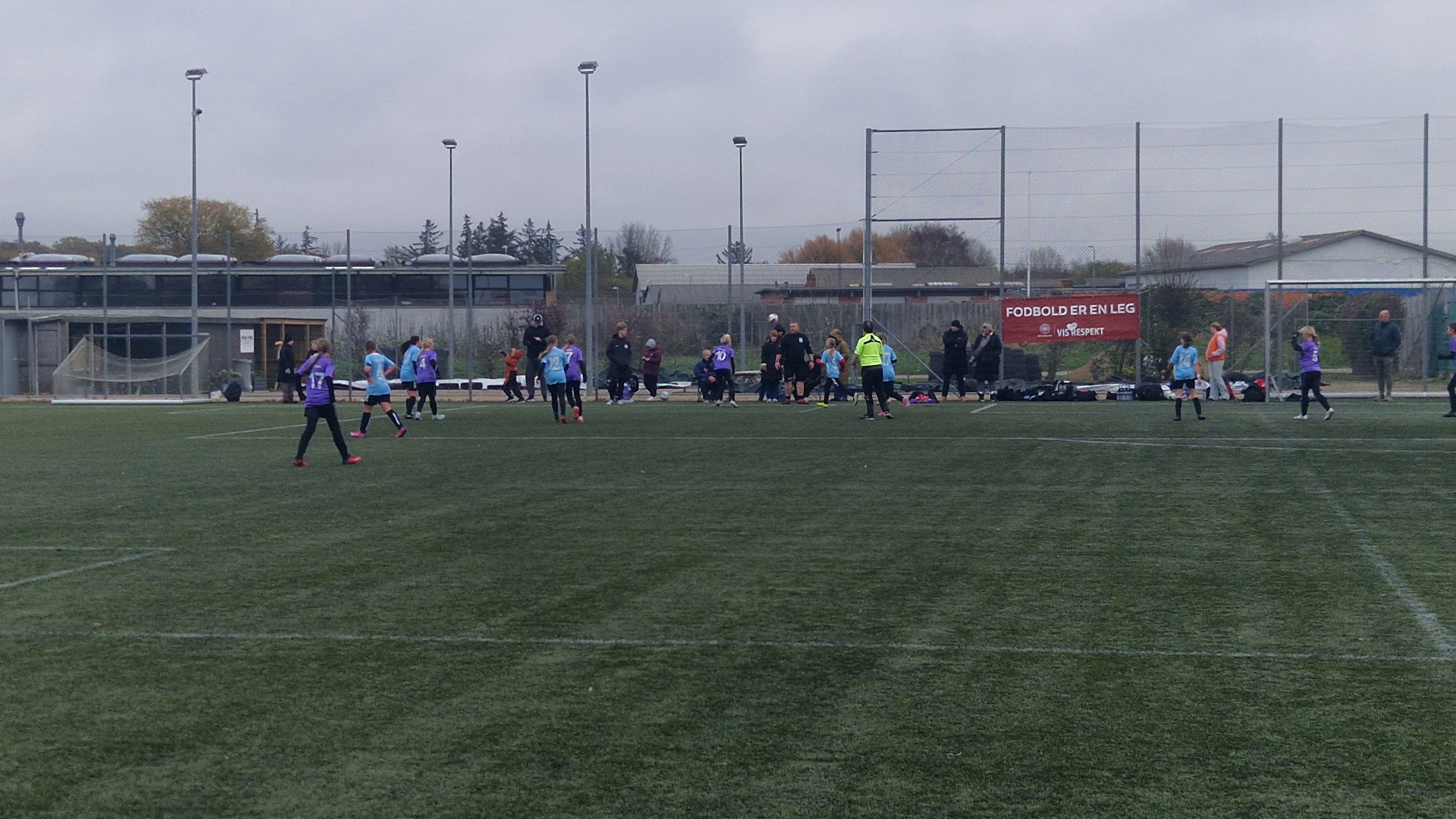 Faxe-Haslev Pigefodbold triumferer med 5-målssejr efter stærk anden halvleg mod FC Storebælt