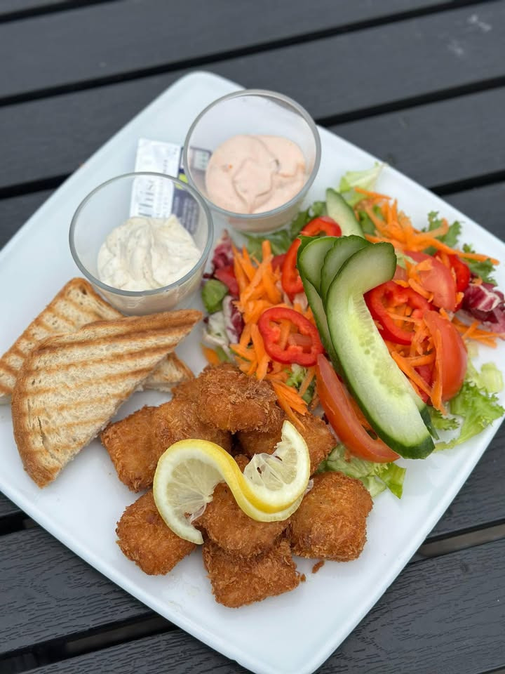 Havnens Fisk Øster Hurup tilbyder fredagstilbud på reje nuggets med salat