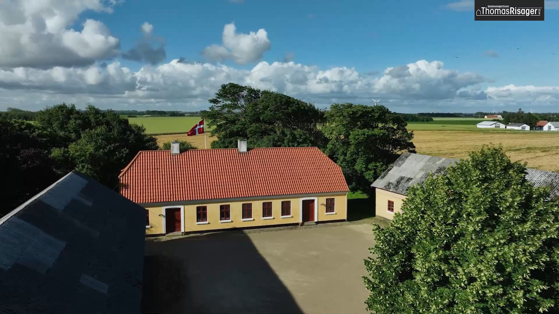 Ny pris: charmerende ejendom nær Vrå med varmepumpe og 1,5 ha jord fra Ejendomsmæglerfirmaet Thomas Risager A/S