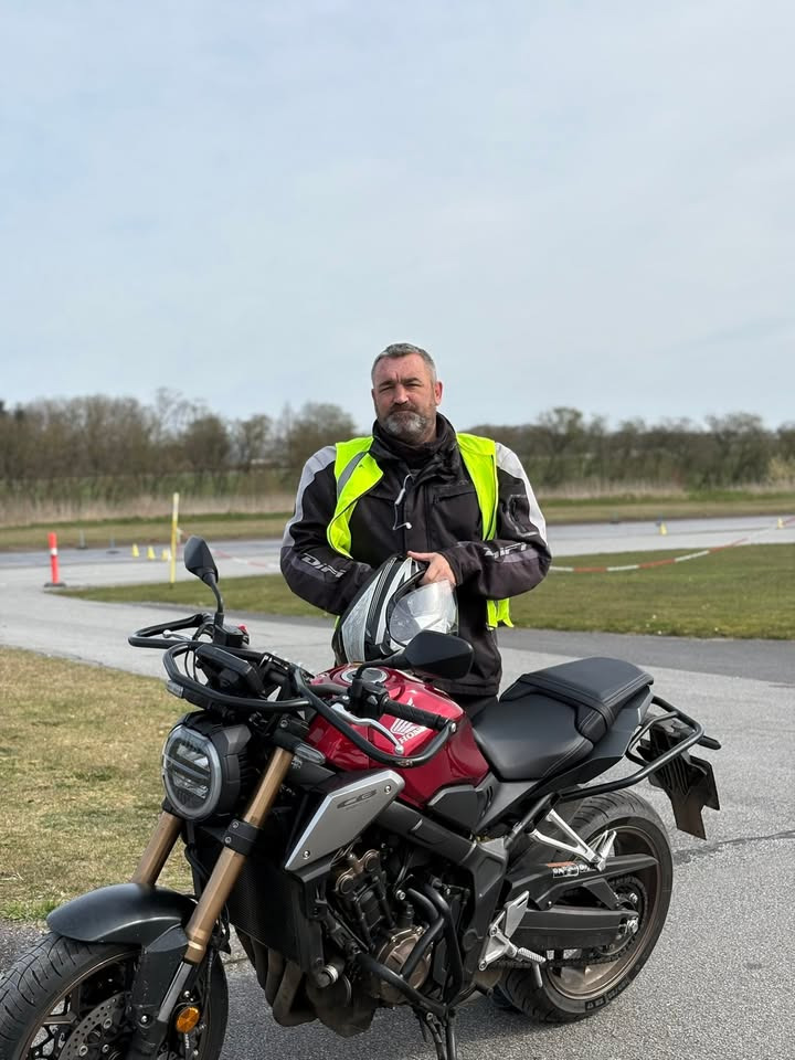 Frisdal Køreskole I/S fejrer 100% beståelse for motorcykelelever i dag