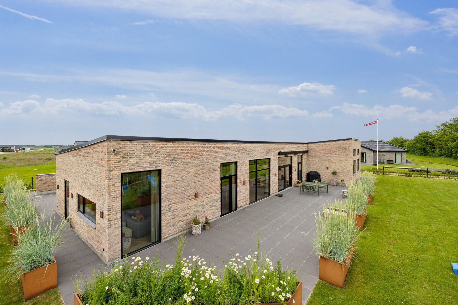 Præstegårdens Mark 8 til salg for 5,3  mio. kroner - Se 5 andre boliger til salg i Aabybro