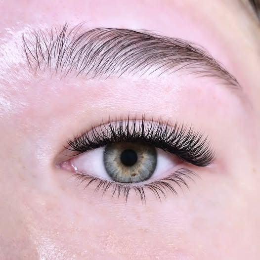 Bangs Beauty tilpasser hybrid lashes til et let og naturligt look
