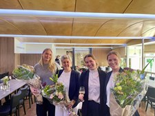 Festdag i Dolphin familien: Fejring af topkarakterer og ny medarbejder