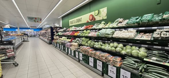 REMA 1000 Slots Bjergby byder på stærke påsketilbud og friske blomster