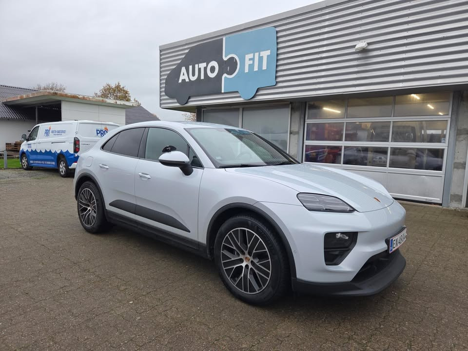AutoFit A/S tilpasser Porsche Macan elbil som skolevogn