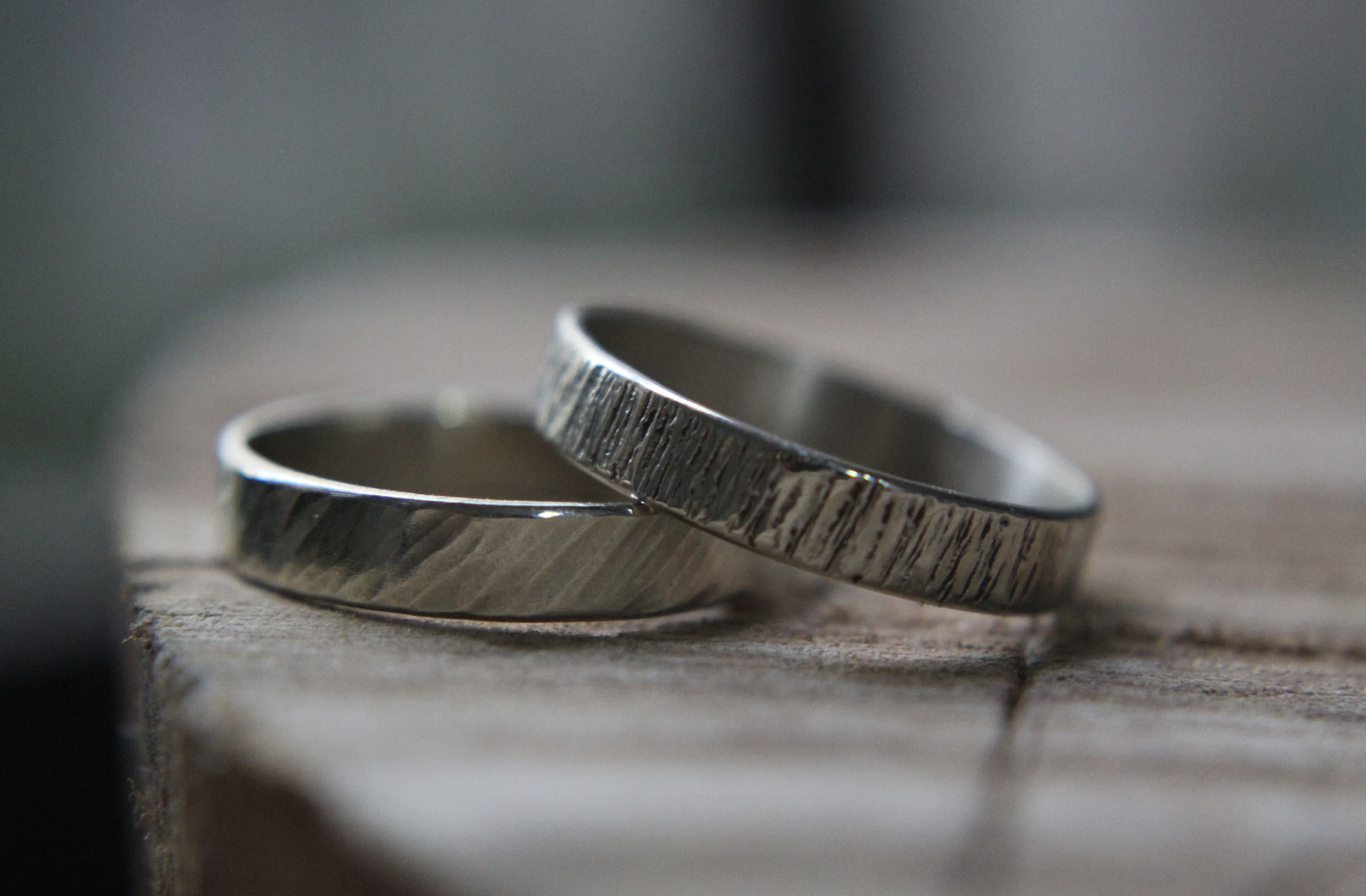 Lisbeth Larsen skaber unikke glassmykker med naturen som inspiration