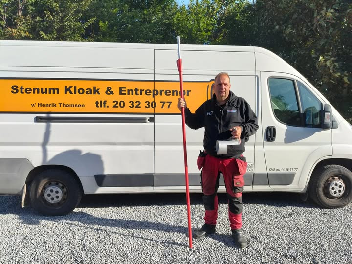 Stenum Kloak & Entreprenør v/Henrik Thomsen tilbyder montering af rottespærre