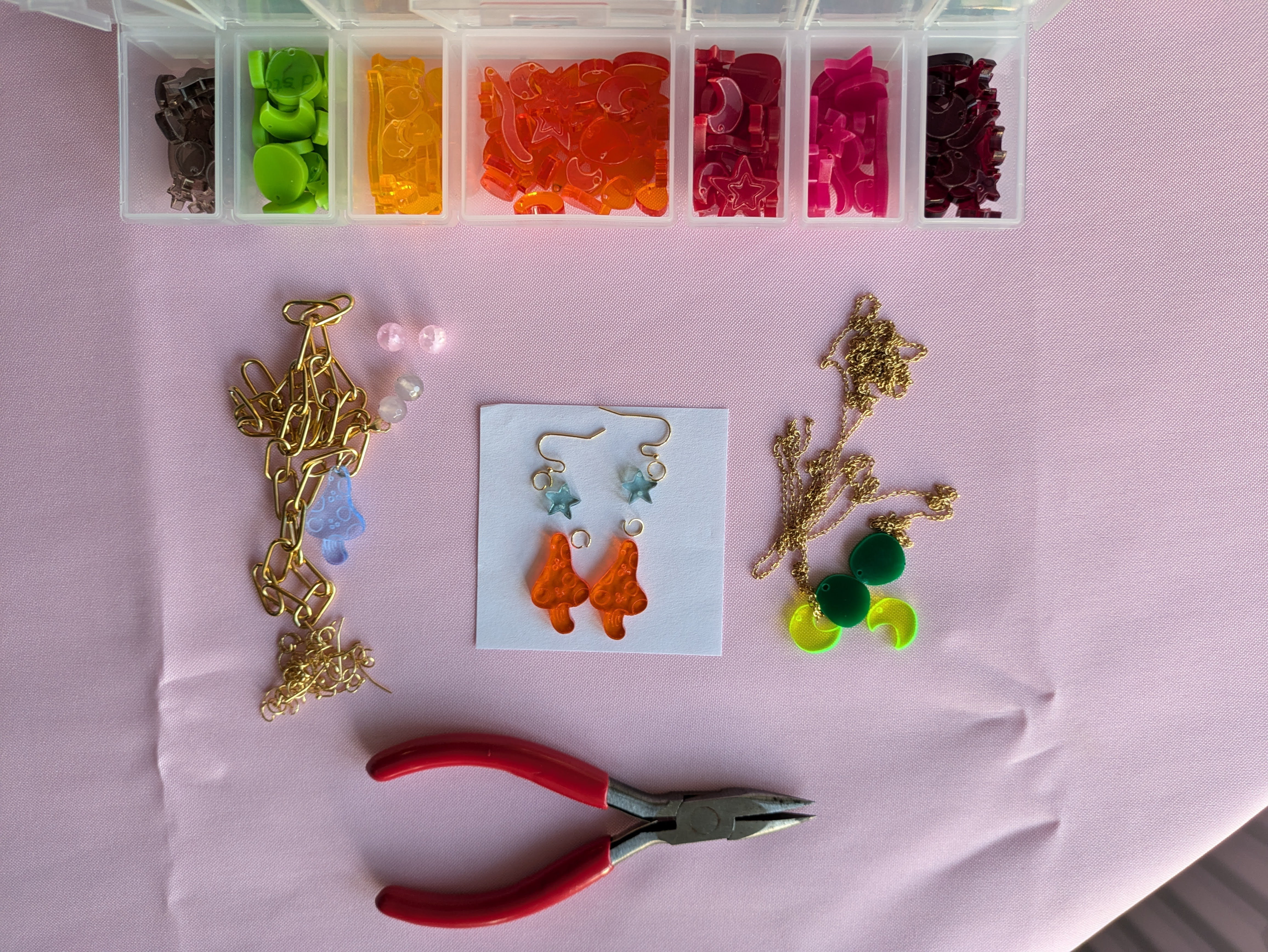 Kreativ workshop: Skab dine egne laserskårede akrylsmykker i Viborg