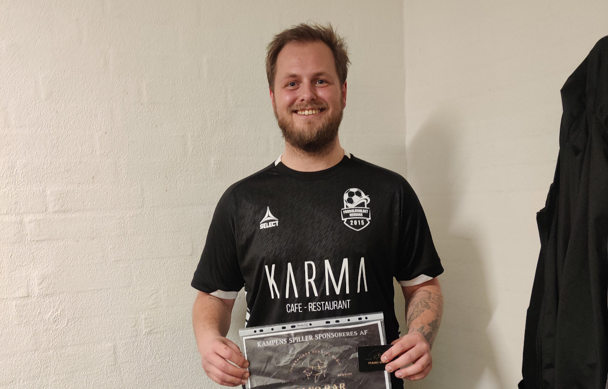 Hattrick-helten Hansen hiver sejren hjem til FodboldHoldet Herning