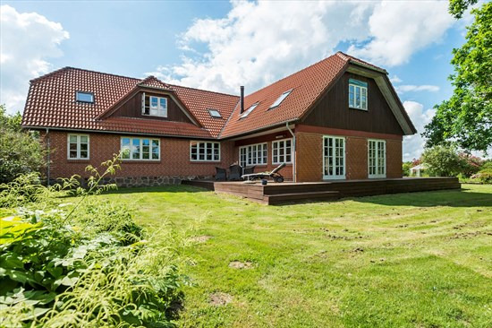 Top 6 over dyreste boliger til salg i Låsby. Priser op til 5.990.000 kr