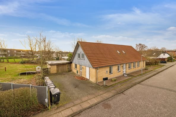 Mæglerhuset Asger Larsen annoncerer prisnedsættelse på ejendom i Farsø