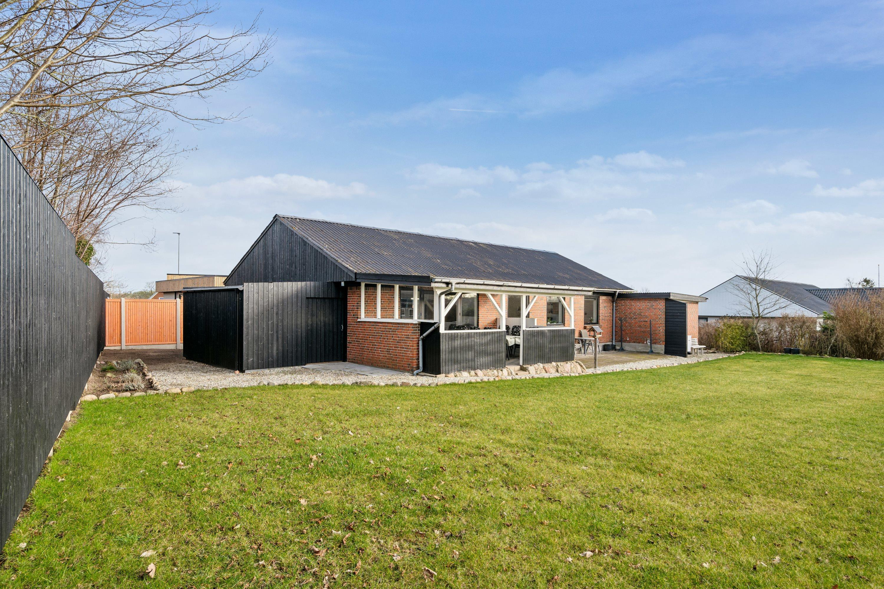 Til salg hos CD Bolig - Lene Bang & Søren Bregnhøj: Indflytningsklar og moderniseret 70'er villa