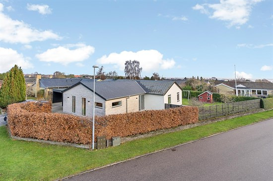 Hanstholmvej 16 og 1 anden boliger er kommet til salg denne uge i Egå - se boligerne her.