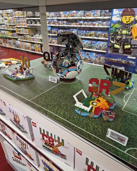 KiDS Coolshop fremhæver LEGO Editions-sæt med populære spillere