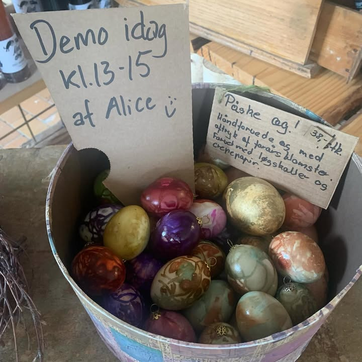 Alice præsenterer smukt påskepynt hos Fru Hansens Butik & Café i dag