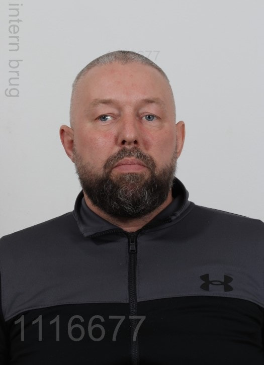 Efterlyser tiltalt i sag om grov frihedsberøvelse