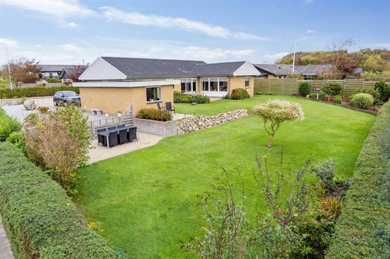 Indflytningsklar og veldisponeret familievilla ved Hjørring Bjerge