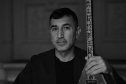 Oplev Cem Yildiz' musikalske magi i Brøndby Strand