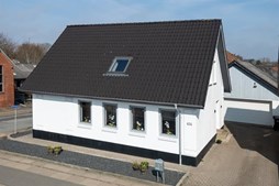Fantastisk villa med dejligt unikt værksted - enhver mands drøm