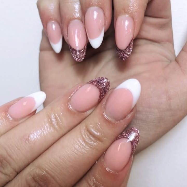 Top Clinic præsenterer: Få smukke negle med vores manicurebehandlinger!