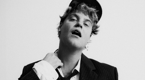 Hjalmer indtager Fermaten med ny musik og stærke melodier