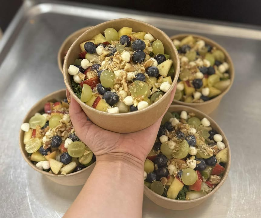 Havnens Fisk Øster Hurup tilbyder lækre salat bowls til lørdagens frokost