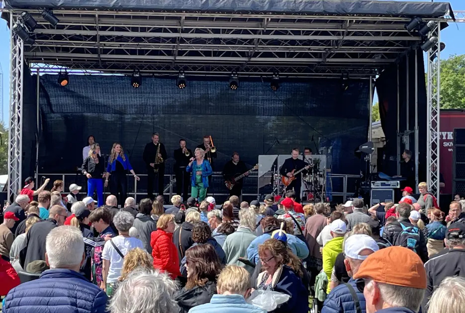 Glæde, fællesskab og musik fylder Dyrskuepladsen til Skive Lykke Festival 2. juni