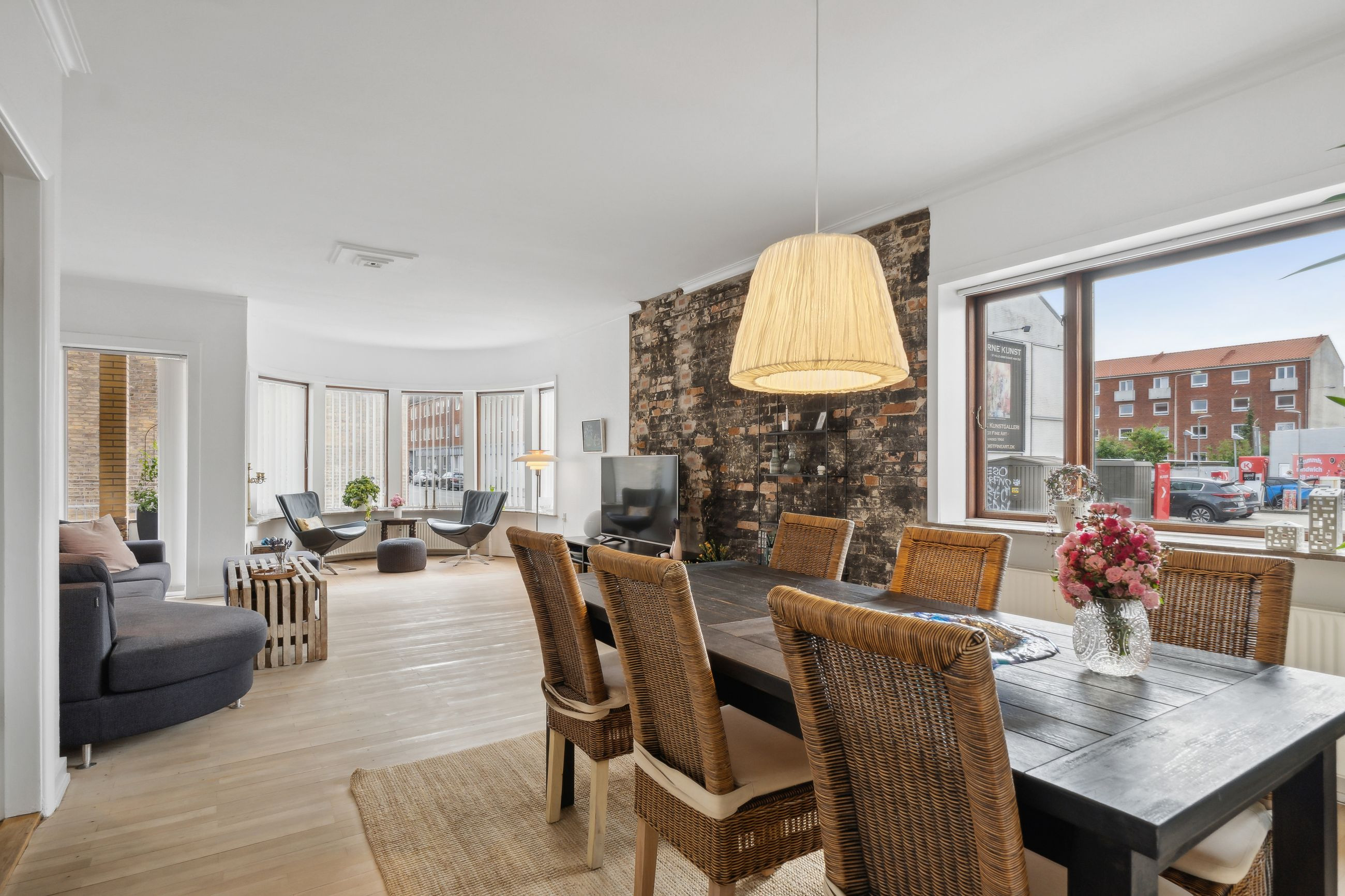 Stor Ideel Anparts lejlighed på ca. 107 m2 i stueplan med stor overdækket terrasse og egen parkeringsplads i indre by