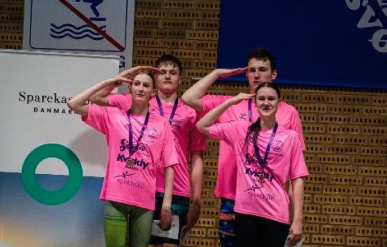 Jagtstart, superfinaler og masser af medaljer til Odder Svømmeklub