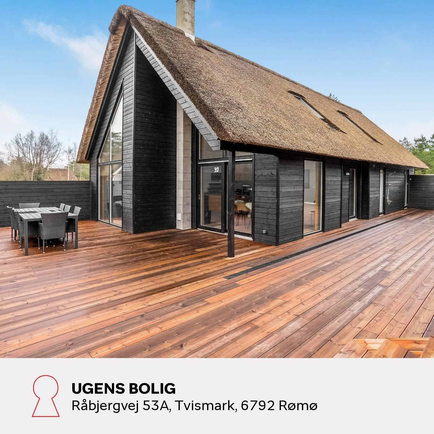 Home Tønder byder på charmerende sommerhus med stråtækt tag på Rømø til 3.695.000 kr.