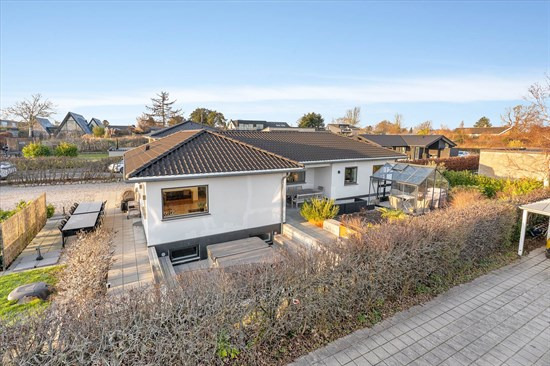 Perikumvej 10 og 3 andre boliger er kommet til salg denne uge i Egå - se boligerne her.