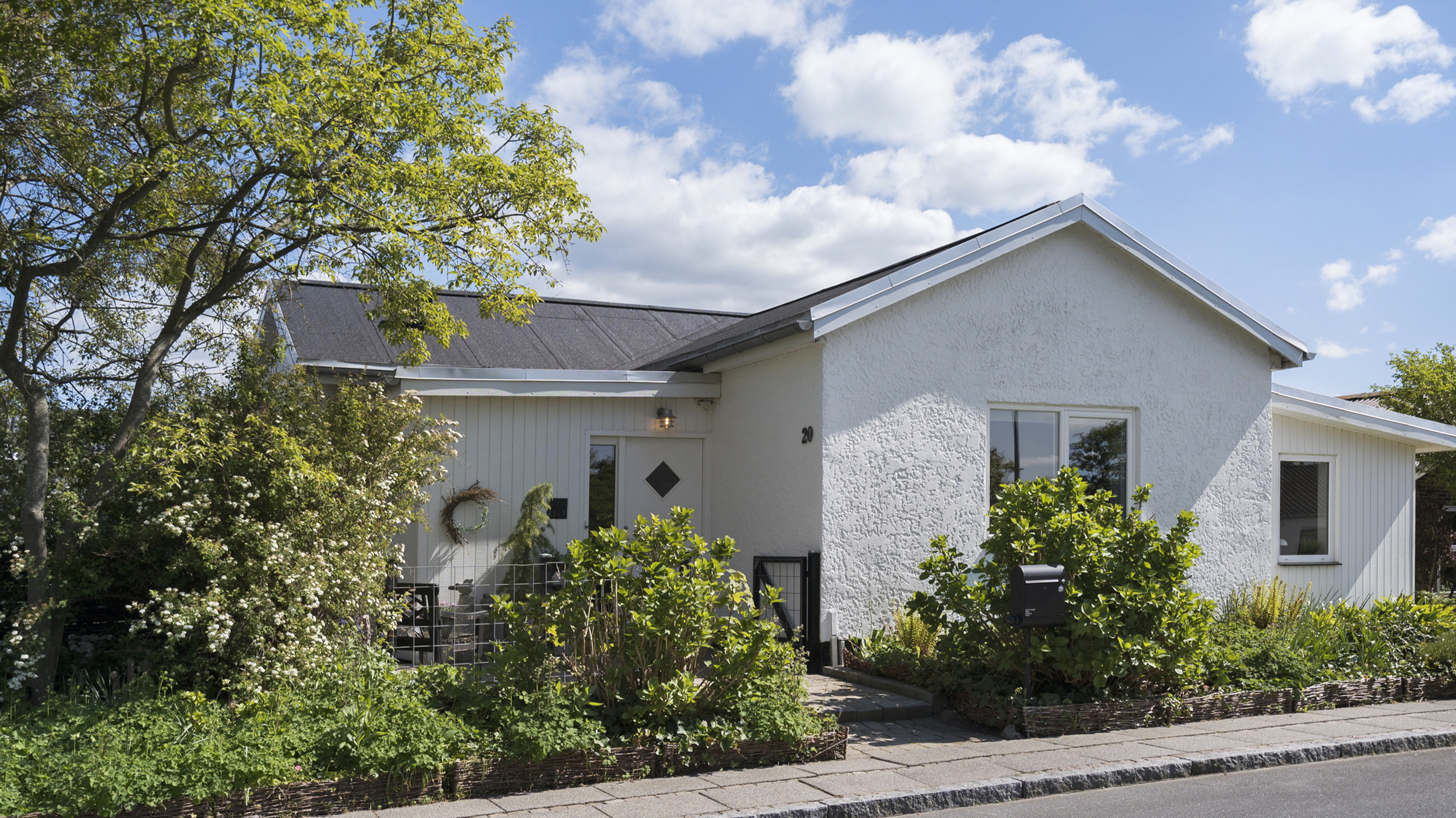 Lys og velindrettet villa – tæt på stranden