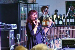 Femårs fødselsdagsfest på Dolphin Herning: Musik, mad og mindeværdige øjeblikke med kendte kunstnere