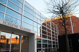 Mindeplade sættes op ved Campus: Vagn Ry Nielsen æres for sin kæmpe indsats for Horsens