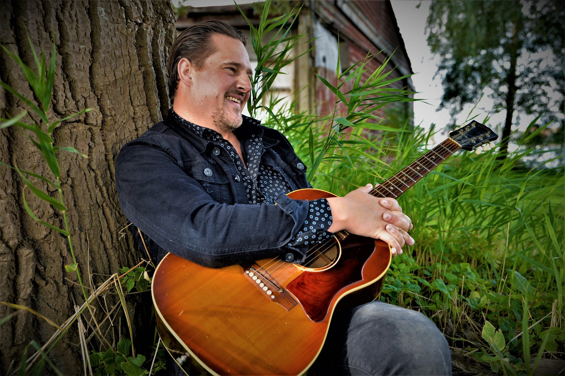 Mads Toghøj optræder i Silkeborg Viseverseklub