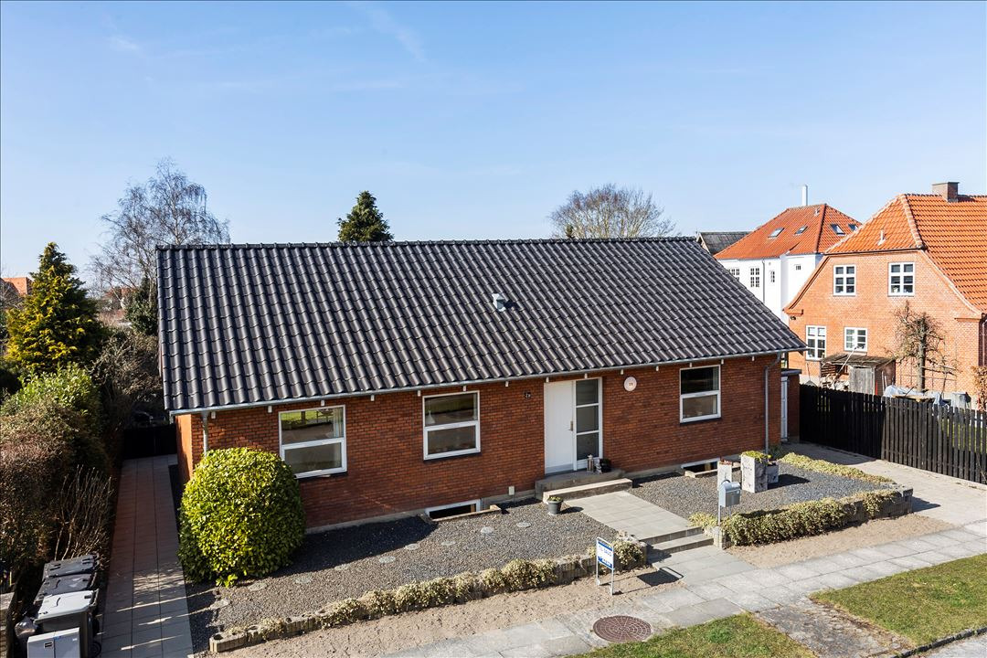 Til salg hos EDC DANEBO: Velholdt og løbende renoveret villa i Kristrup