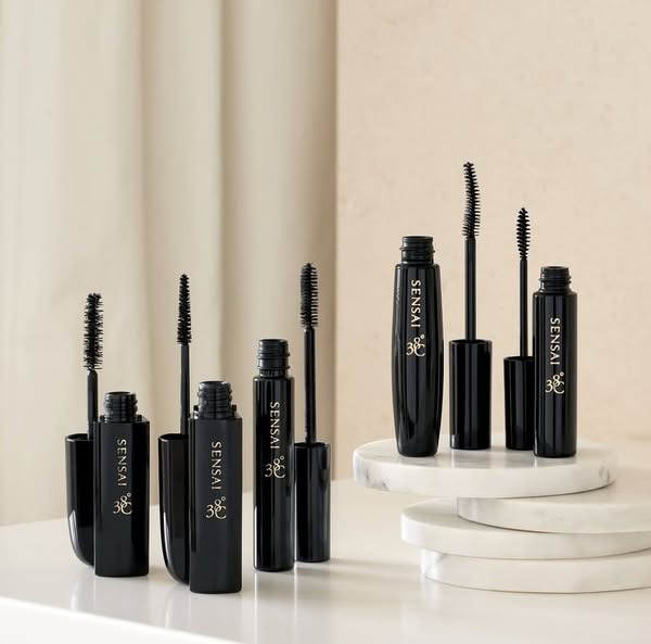 Bianca Pure Skin anbefaler mascara fra Sensai for langvarigt hold og beskyttelse