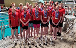 Aabybro Svømmeklub svømmer sig i pokaler