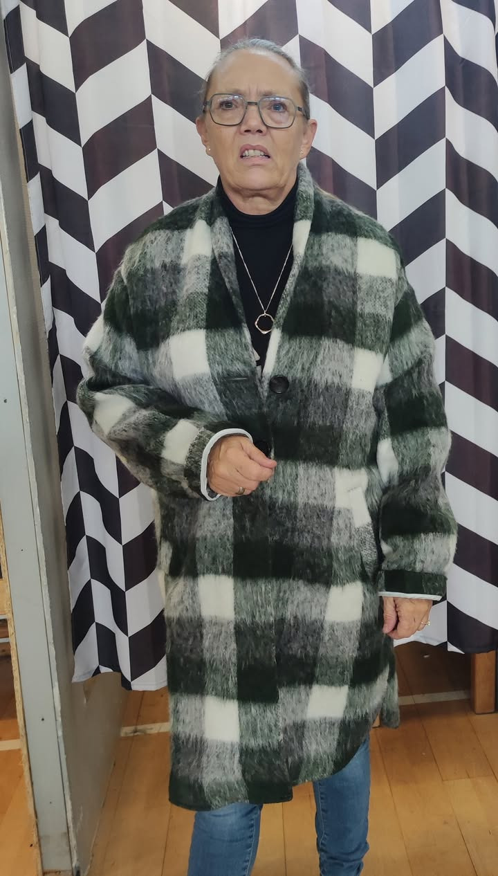 Rie & Henrik's Tøjbiks præsenterer nye jakker og mere i butikken