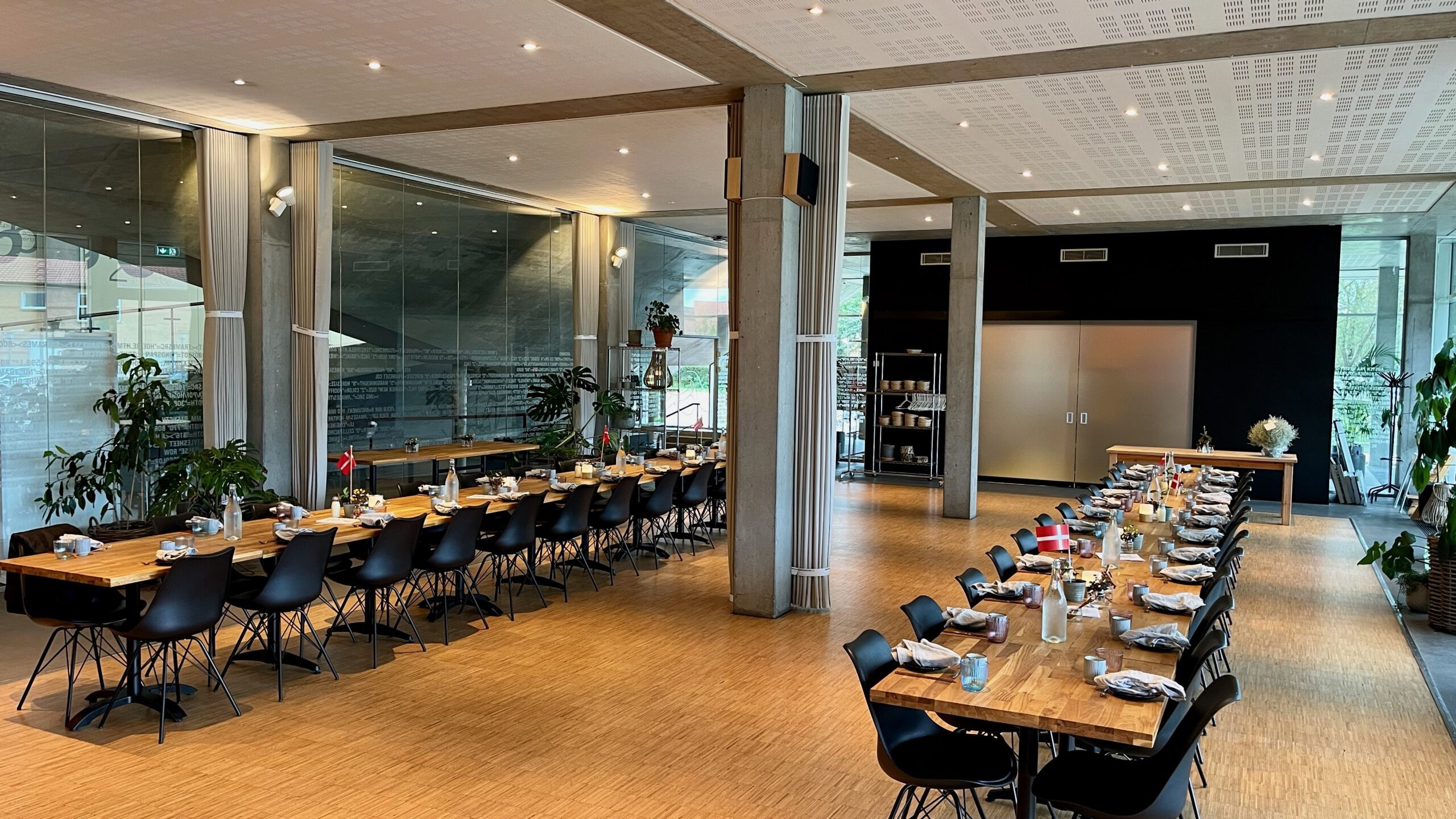 Hygge og fællesspisning i Hadsten Kulturhus