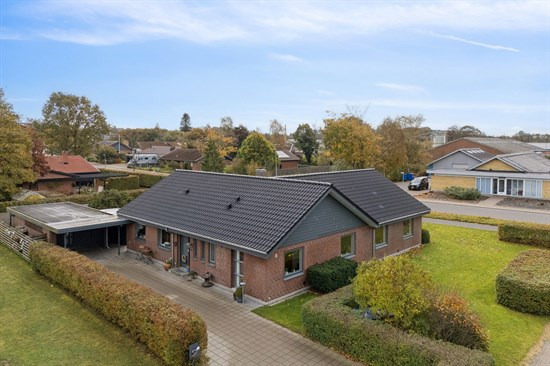 Lærkevej 17 og 1 anden boliger er kommet til salg denne uge i Bording - se boligerne her.