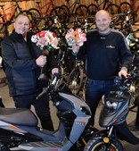 Sidste chance for auktioner hos Cykelkram ApS: Støt Scleroseforeningen og byd på scootere og buketter