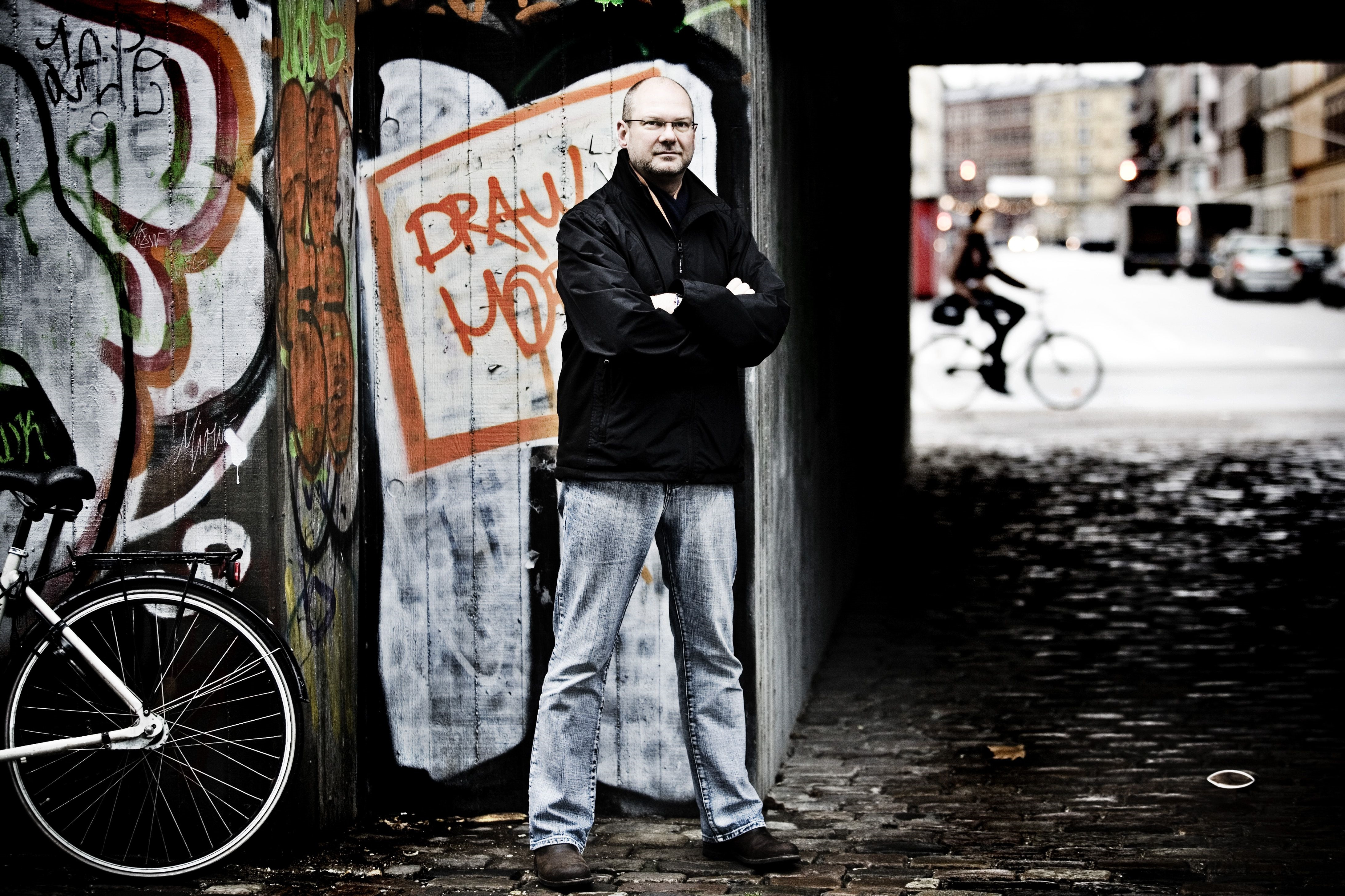 Tag på en sproglig helikoptertur med Michael Ejstrup