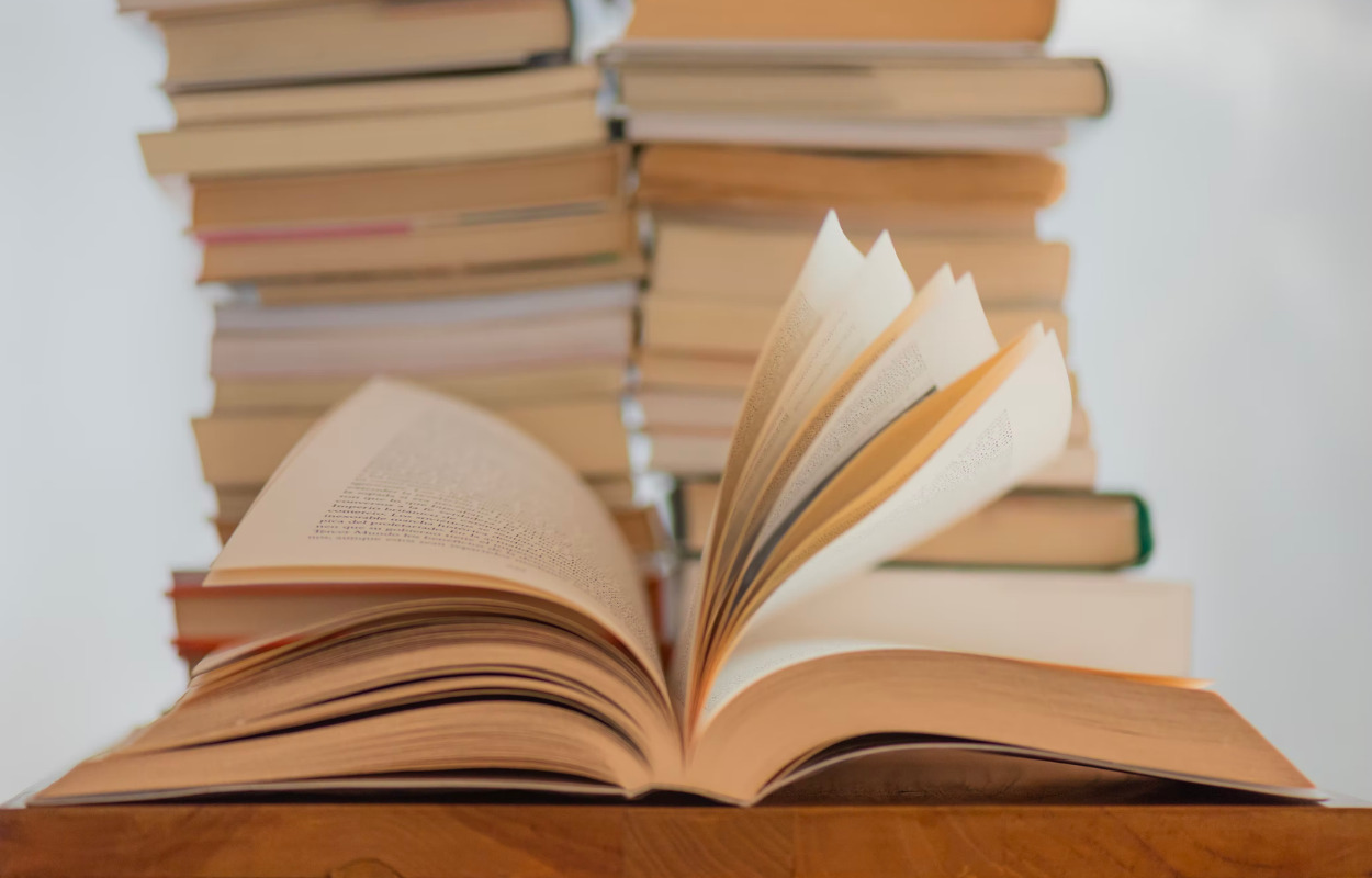 Forfatter fra Hals skriver om hård barndom og selvskade