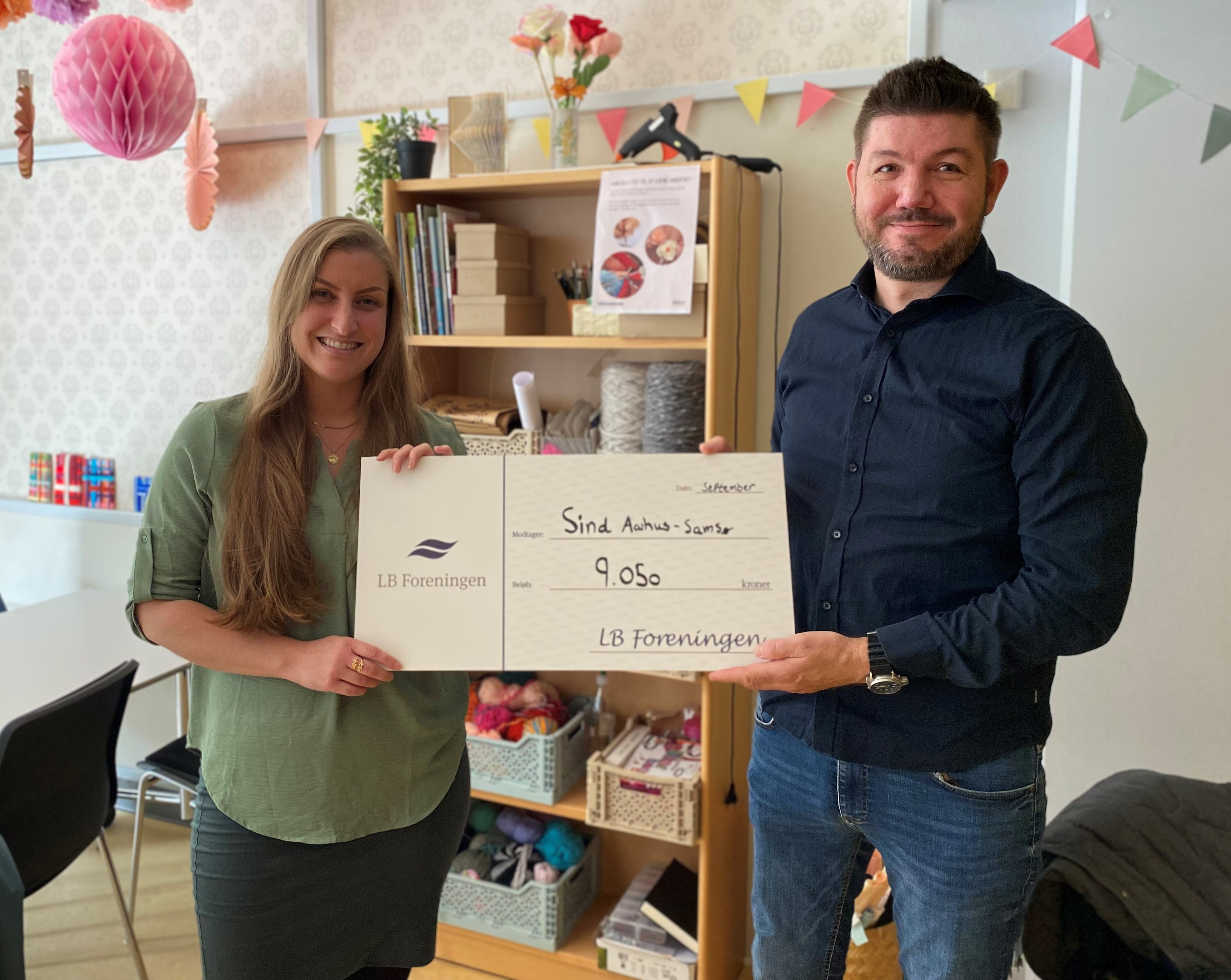 Sind Aarhus-Samsø modtager lokal donation til deres spil- og kreacafé 