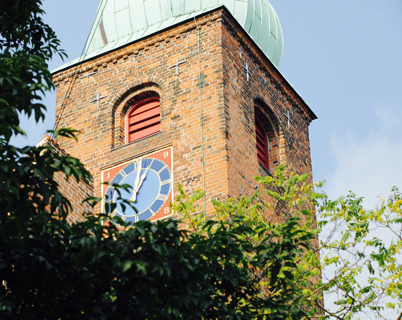 Strikkecafé i Vor Frue Kirke: Strik dåbsservietter til dåbsbørn